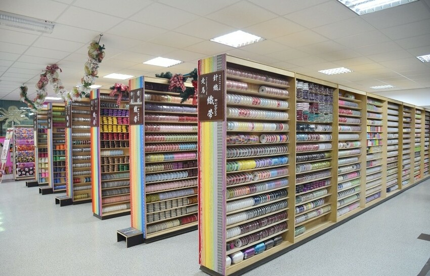 彰化鹿港鎮|緞帶王觀光工廠 亞洲首座緞帶博物館 7月16日盛大開園 免費入園參觀 免費緞帶DIY體驗 網美IG必拍景點 |西莉亞玩樂人生 36.jpg