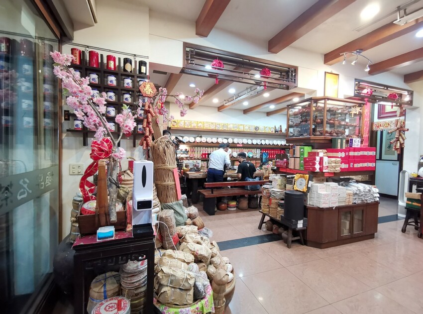 台中梧棲區|台中港舶來品商圈 祥興普洱茶莊 深藏著舶來品商圈舊回憶光景 戶外茶席饗宴 切磋茶藝擁抱老故事|西莉亞玩樂人生 28.jpg