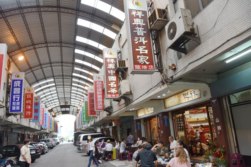 台中梧棲區|台中港舶來品商圈 祥興普洱茶莊 深藏著舶來品商圈舊回憶光景 戶外茶席饗宴 切磋茶藝擁抱老故事|西莉亞玩樂人生 05.JPG