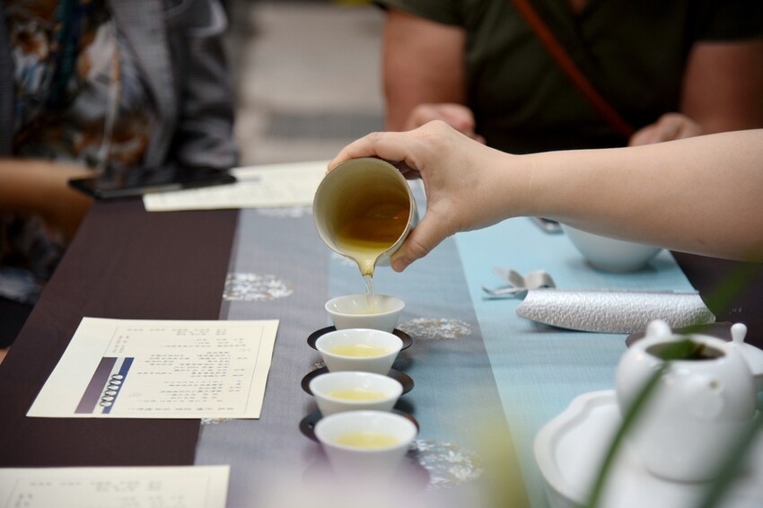 台中梧棲區|台中港舶來品商圈 祥興普洱茶莊 深藏著舶來品商圈舊回憶光景 戶外茶席饗宴 切磋茶藝擁抱老故事|西莉亞玩樂人生 21.JPG