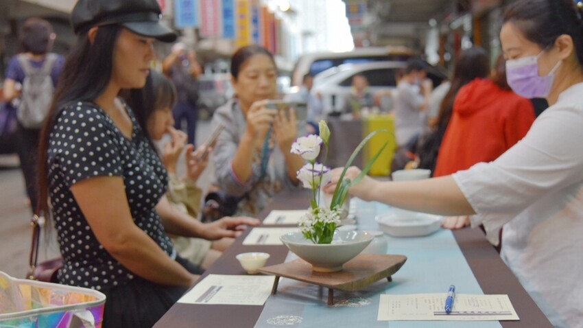 台中梧棲區|台中港舶來品商圈 祥興普洱茶莊 深藏著舶來品商圈舊回憶光景 戶外茶席饗宴 切磋茶藝擁抱老故事|西莉亞玩樂人生 15.JPG