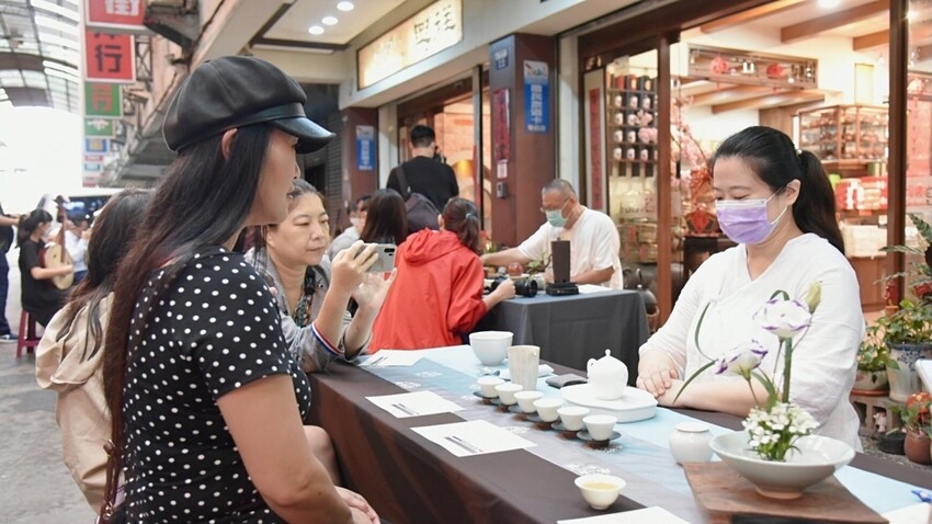 台中梧棲區|台中港舶來品商圈 祥興普洱茶莊 深藏著舶來品商圈舊回憶光景 戶外茶席饗宴 切磋茶藝擁抱老故事|西莉亞玩樂人生 13.jpg