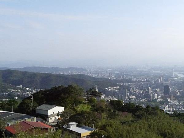 【走。遊台北賞花趣】北投區櫻花隧道