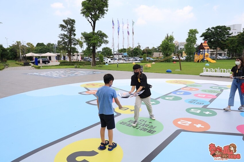 【台南活動】暑假限定飛機大富翁來了！巨型彈弓、火箭版跳房子和3D大型拼圖通通免費玩：萬國通路創意觀光工廠 - 熱血玩台南。跳躍新世界