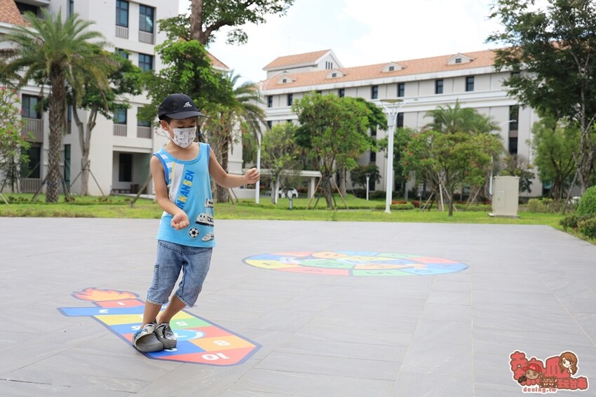 【台南活動】暑假限定飛機大富翁來了！巨型彈弓、火箭版跳房子和3D大型拼圖通通免費玩：萬國通路創意觀光工廠 - 熱血玩台南。跳躍新世界