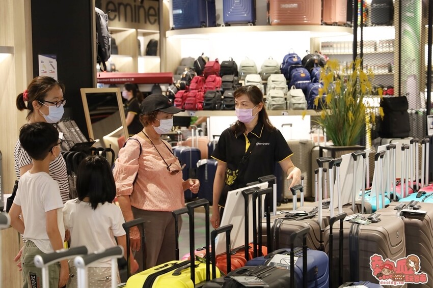 【台南活動】暑假限定飛機大富翁來了！巨型彈弓、火箭版跳房子和3D大型拼圖通通免費玩：萬國通路創意觀光工廠 - 熱血玩台南。跳躍新世界