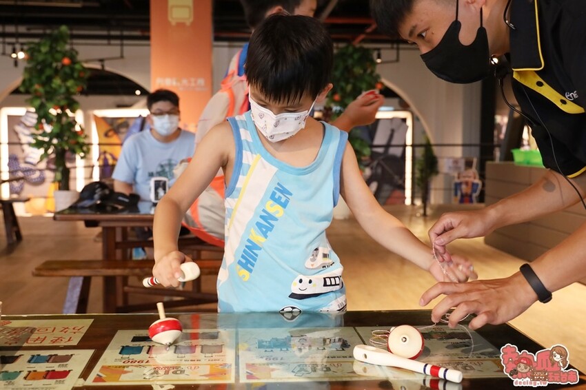 【台南活動】暑假限定飛機大富翁來了！巨型彈弓、火箭版跳房子和3D大型拼圖通通免費玩：萬國通路創意觀光工廠 - 熱血玩台南。跳躍新世界