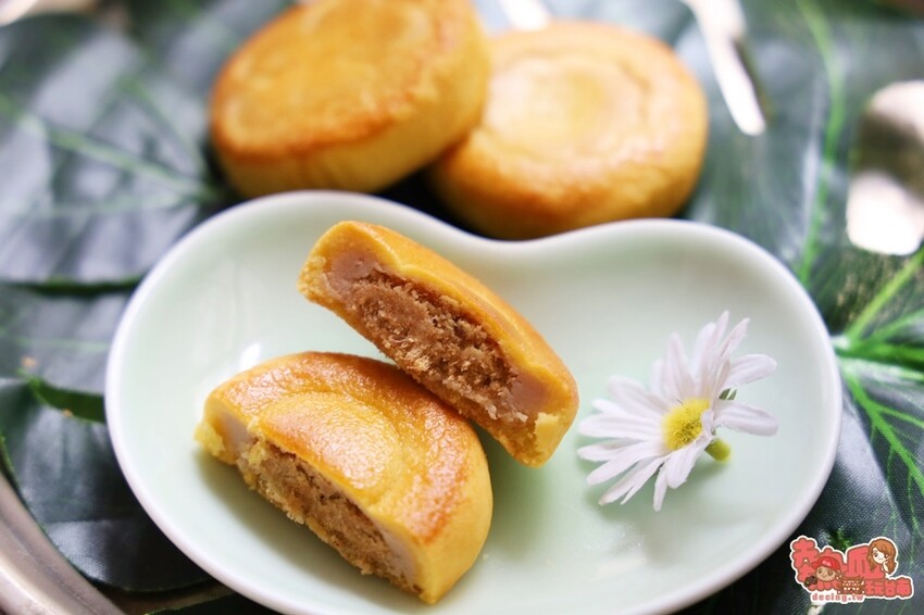 【台灣伴手禮】跳脫你想像中的肉鬆餅！皮薄餡多口味層次豐富，麻糬金沙芋泥通通包在裡面：胖肉鋪 - 熱血玩台南。跳躍新世界