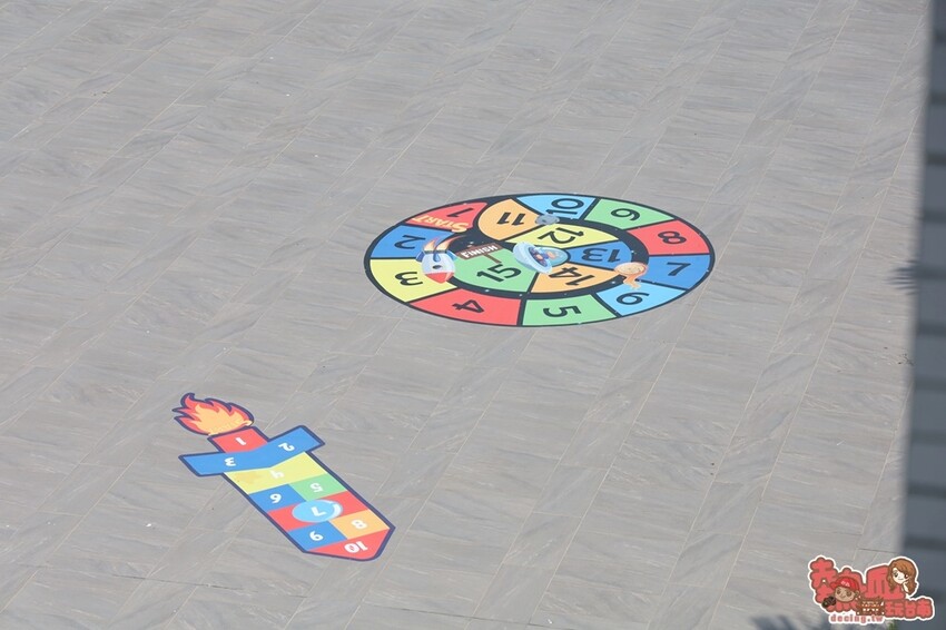 【台南活動】暑假限定飛機大富翁來了！巨型彈弓、火箭版跳房子和3D大型拼圖通通免費玩：萬國通路創意觀光工廠 - 熱血玩台南。跳躍新世界