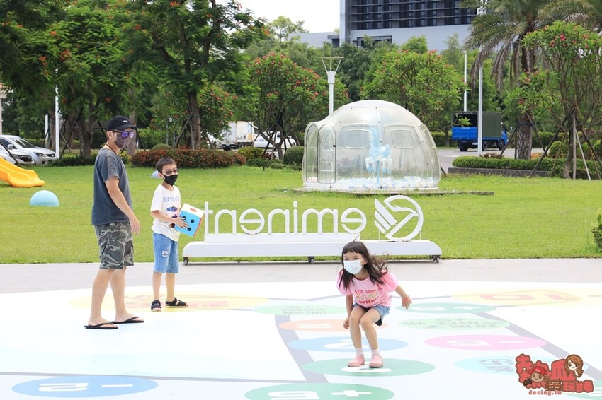 【台南活動】暑假限定飛機大富翁來了！巨型彈弓、火箭版跳房子和3D大型拼圖通通免費玩：萬國通路創意觀光工廠 - 熱血玩台南。跳躍新世界