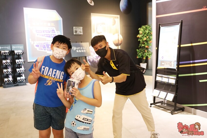 【台南活動】暑假限定飛機大富翁來了！巨型彈弓、火箭版跳房子和3D大型拼圖通通免費玩：萬國通路創意觀光工廠 - 熱血玩台南。跳躍新世界