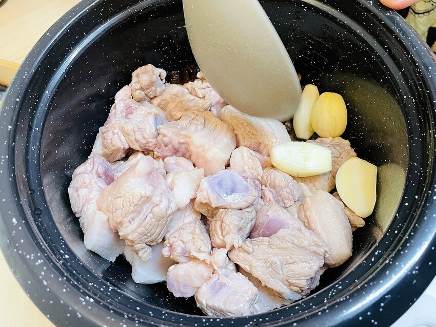 【Fujitek富士電通】微電腦達人料理鍋 FTP-EP705｜首創先爆香後炊煮-多功能不沾蒸鍋｜小家庭都在用的迷你電鍋！