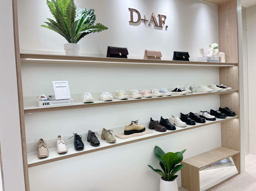 網拍女鞋推薦D+AF｜全台最美鞋店。D+AF信義門市｜夢幻裝潢宛如咖啡廳