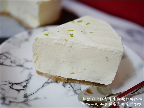 【簡單做甜點】檸檬乳酪蛋糕，今天想要來點清爽吃起來酸甜的好滋味嗎?零失敗、免烤箱、無吉利丁也能做出好