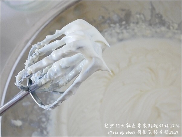 【簡單做甜點】檸檬乳酪蛋糕，今天想要來點清爽吃起來酸甜的好滋味嗎?零失敗、免烤箱、無吉利丁也能做出好