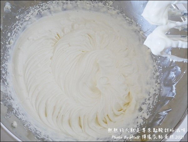 【簡單做甜點】檸檬乳酪蛋糕，今天想要來點清爽吃起來酸甜的好滋味嗎?零失敗、免烤箱、無吉利丁也能做出好