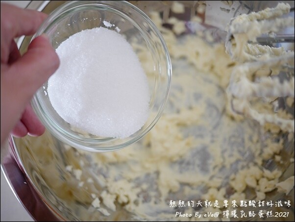 【簡單做甜點】檸檬乳酪蛋糕，今天想要來點清爽吃起來酸甜的好滋味嗎?零失敗、免烤箱、無吉利丁也能做出好