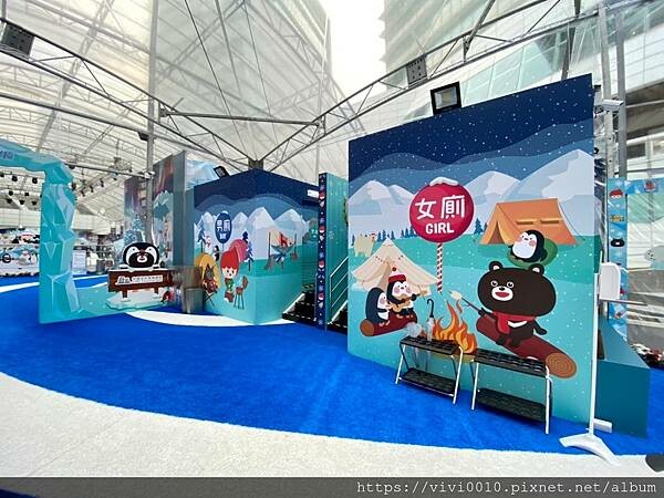 台北.南港-中國信託金融園區免費滑冰場、護具、冰鞋通通免費，每年都在期待它開放，這次越來越會溜囉!!點燃