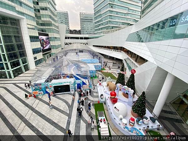 台北.南港-中國信託金融園區免費滑冰場、護具、冰鞋通通免費，每年都在期待它開放，這次越來越會溜囉!!點燃