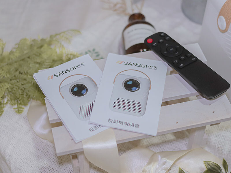 SANSUI山水無線微型行動投影機SPJ-MM,無印風設計 FULL HD高畫質梯形校正 內建 Android9.0 支援NETFLIX Disney+