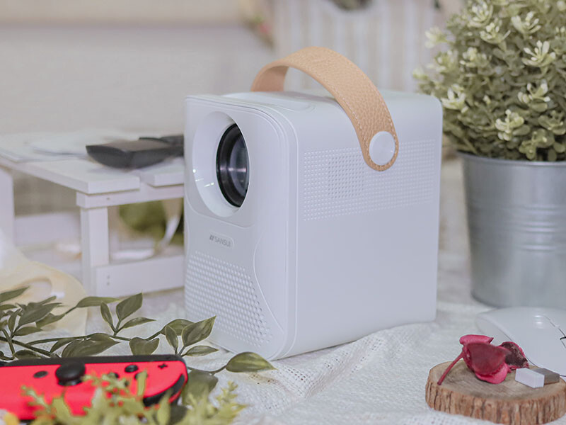 SANSUI山水無線微型行動投影機SPJ-MM,無印風設計 FULL HD高畫質梯形校正 內建 Android9.0 支援NETFLIX Disney+