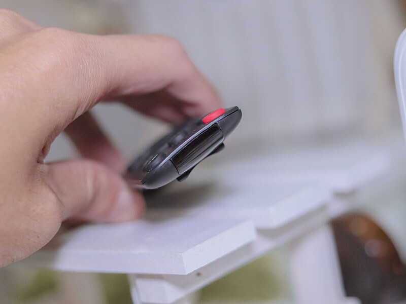 SANSUI山水無線微型行動投影機SPJ-MM,無印風設計 FULL HD高畫質梯形校正 內建 Android9.0 支援NETFLIX Disney+