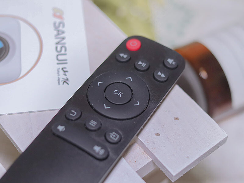 SANSUI山水無線微型行動投影機SPJ-MM,無印風設計 FULL HD高畫質梯形校正 內建 Android9.0 支援NETFLIX Disney+