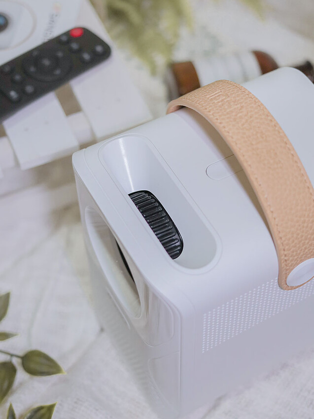 SANSUI山水無線微型行動投影機SPJ-MM,無印風設計 FULL HD高畫質梯形校正 內建 Android9.0 支援NETFLIX Disney+