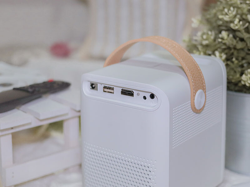 SANSUI山水無線微型行動投影機SPJ-MM,無印風設計 FULL HD高畫質梯形校正 內建 Android9.0 支援NETFLIX Disney+