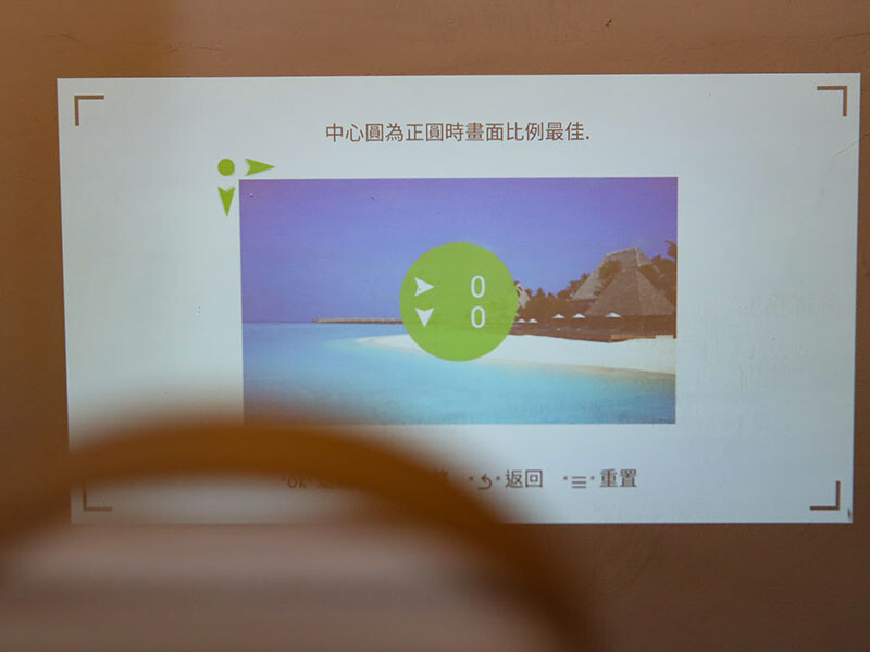 SANSUI山水無線微型行動投影機SPJ-MM,無印風設計 FULL HD高畫質梯形校正 內建 Android9.0 支援NETFLIX Disney+