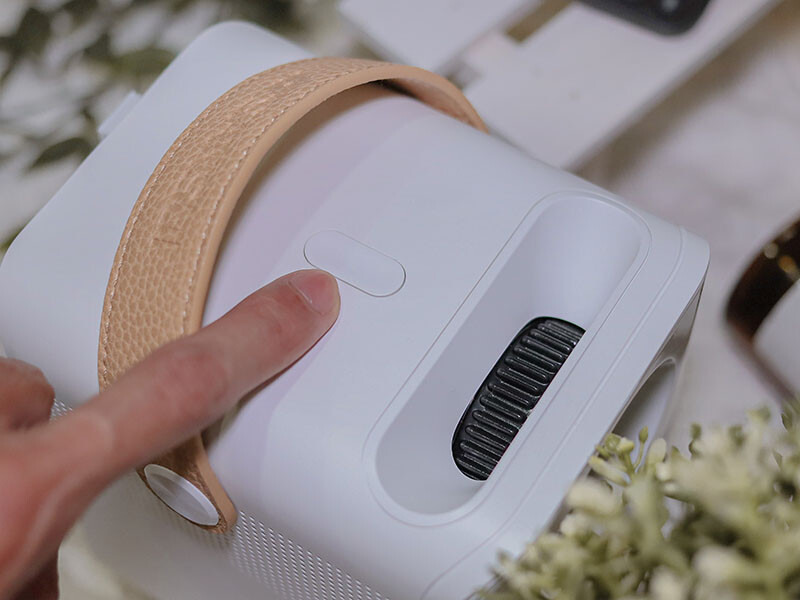 SANSUI山水無線微型行動投影機SPJ-MM,無印風設計 FULL HD高畫質梯形校正 內建 Android9.0 支援NETFLIX Disney+