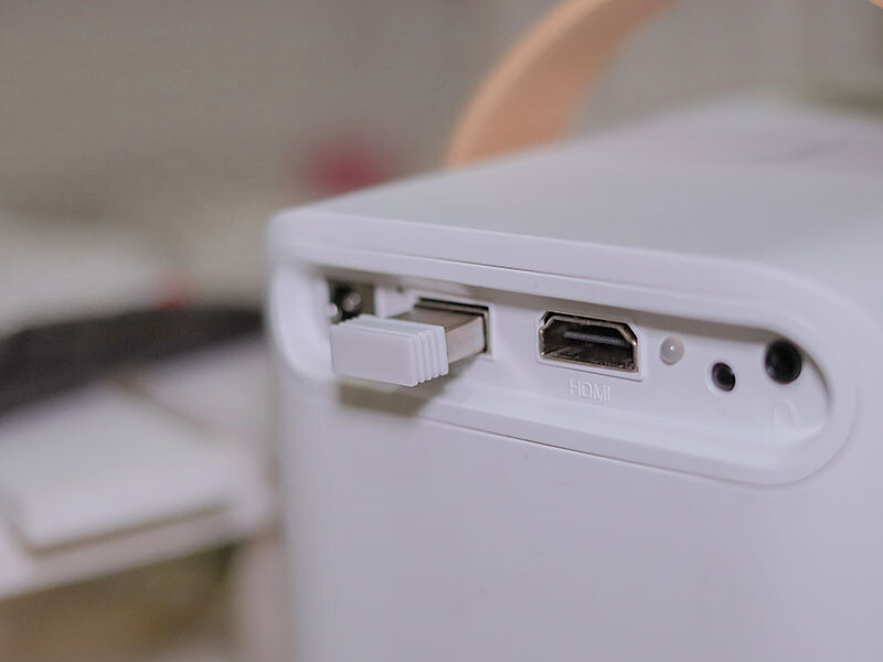 SANSUI山水無線微型行動投影機SPJ-MM,無印風設計 FULL HD高畫質梯形校正 內建 Android9.0 支援NETFLIX Disney+