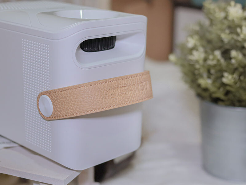 SANSUI山水無線微型行動投影機SPJ-MM,無印風設計 FULL HD高畫質梯形校正 內建 Android9.0 支援NETFLIX Disney+