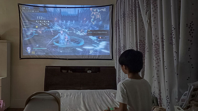 SANSUI山水無線微型行動投影機SPJ-MM,無印風設計 FULL HD高畫質梯形校正 內建 Android9.0 支援NETFLIX Disney+