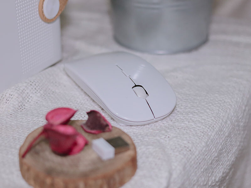 SANSUI山水無線微型行動投影機SPJ-MM,無印風設計 FULL HD高畫質梯形校正 內建 Android9.0 支援NETFLIX Disney+