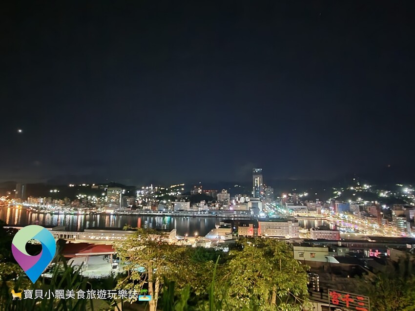 [旅遊]讓人有總彷彿進入大賣場停車場的錯覺 穿越蜿蜒的迴旋道路 印入眼簾的海景 近在眼前 虎仔山迴車塔  KEELUNG地標公園
