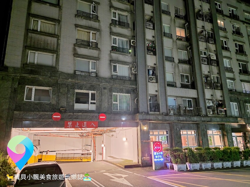 [旅遊]讓人有總彷彿進入大賣場停車場的錯覺 穿越蜿蜒的迴旋道路 印入眼簾的海景 近在眼前 虎仔山迴車塔  KEELUNG地標公園