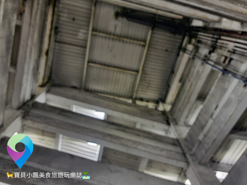 [旅遊]讓人有總彷彿進入大賣場停車場的錯覺 穿越蜿蜒的迴旋道路 印入眼簾的海景 近在眼前 虎仔山迴車塔  KEELUNG地標公園