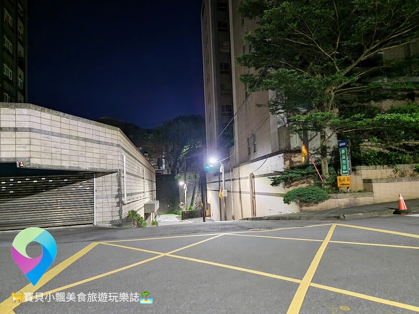 [旅遊]讓人有總彷彿進入大賣場停車場的錯覺 穿越蜿蜒的迴旋道路 印入眼簾的海景 近在眼前 虎仔山迴車塔  KEELUNG地標公園