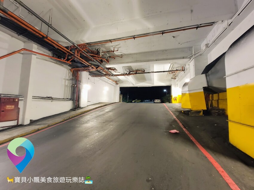 [旅遊]讓人有總彷彿進入大賣場停車場的錯覺 穿越蜿蜒的迴旋道路 印入眼簾的海景 近在眼前 虎仔山迴車塔  KEELUNG地標公園