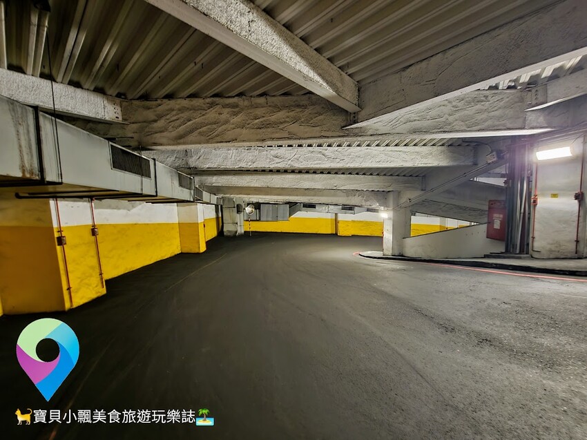 [旅遊]讓人有總彷彿進入大賣場停車場的錯覺 穿越蜿蜒的迴旋道路 印入眼簾的海景 近在眼前 虎仔山迴車塔  KEELUNG地標公園