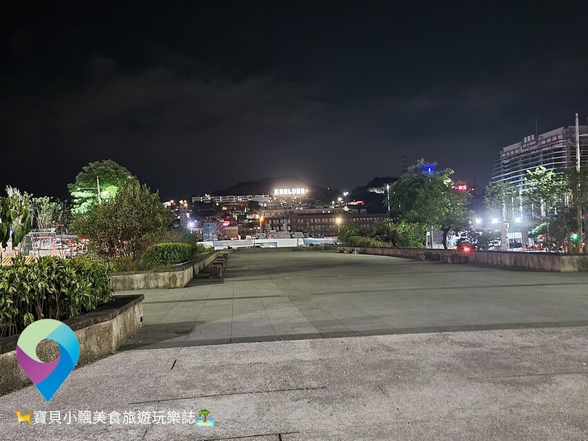 [旅遊]讓人有總彷彿進入大賣場停車場的錯覺 穿越蜿蜒的迴旋道路 印入眼簾的海景 近在眼前 虎仔山迴車塔  KEELUNG地標公園
