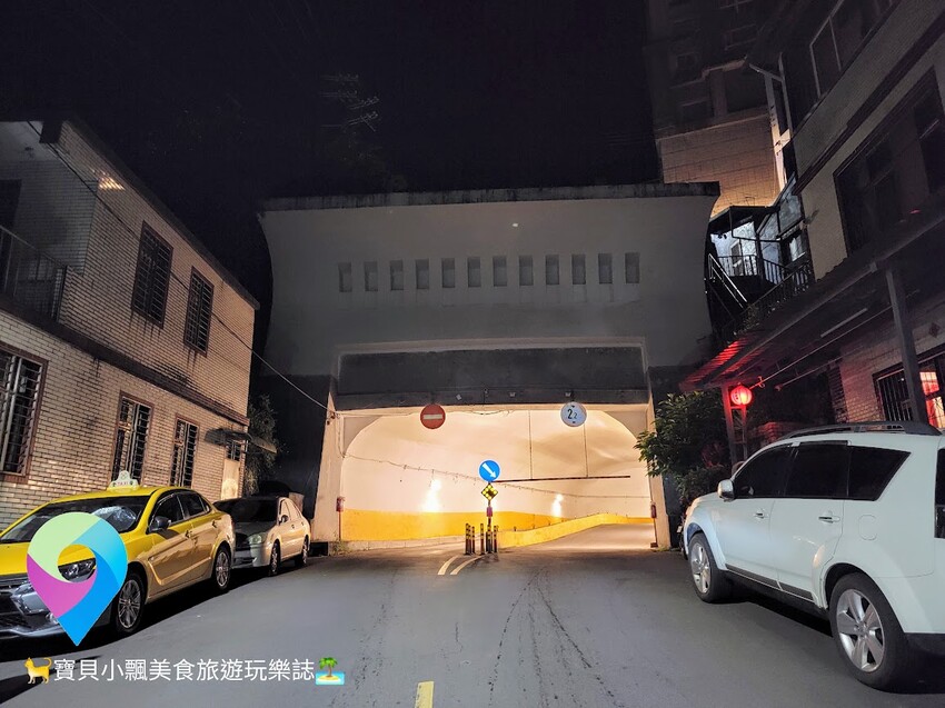 [旅遊]讓人有總彷彿進入大賣場停車場的錯覺 穿越蜿蜒的迴旋道路 印入眼簾的海景 近在眼前 虎仔山迴車塔  KEELUNG地標公園