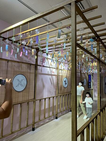 [ 桃園水族館 ] Xpark/企鵝隧道/巨型透明觀景窗/水母水晶球/觀賞企鵝咖啡廳