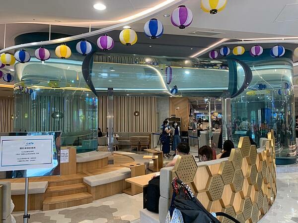 [ 桃園水族館 ] Xpark/企鵝隧道/巨型透明觀景窗/水母水晶球/觀賞企鵝咖啡廳