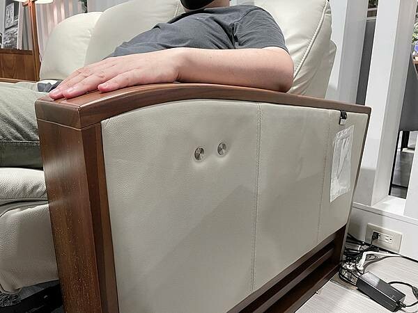 進口電動沙發家具推薦｜CELLINI皇齊家居：牛皮電動沙發第一品牌，創造有品味的生活，就從家的沙發開始｜高質感高CP值電動沙發、進口床墊、餐桌椅、柚木傢俱