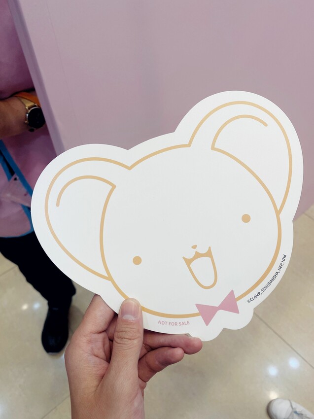 [台中展覽] 2022年庫洛魔法使特展插旗台中！即日起～9/18免費逛｜三大必拍景點｜多幅特選彩稿展出｜歷代卡片震撼登場｜粉絲必衝 - 萍姐愛分享