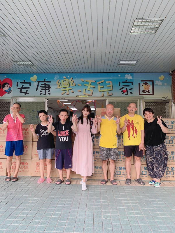 公益團體中秋禮盒2022-中華鳯凰展翅關懷協會中秋禮盒，2022公益團體禮盒推薦，女力正能量協會支持在地小農推出公益禮盒