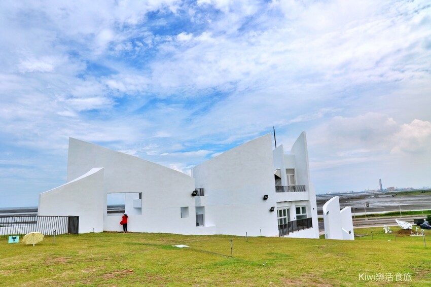 彰化伸港景點｜彰化縣自然生態教育中心，唯美白色海豚屋純白建築～慶安水道網美打卡熱點