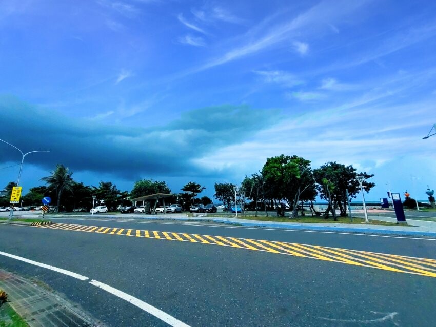 【屏東親子住宿】墾丁長灘休閒飯店.超大遊戲室+戲水池+賽車,住宿好選擇!